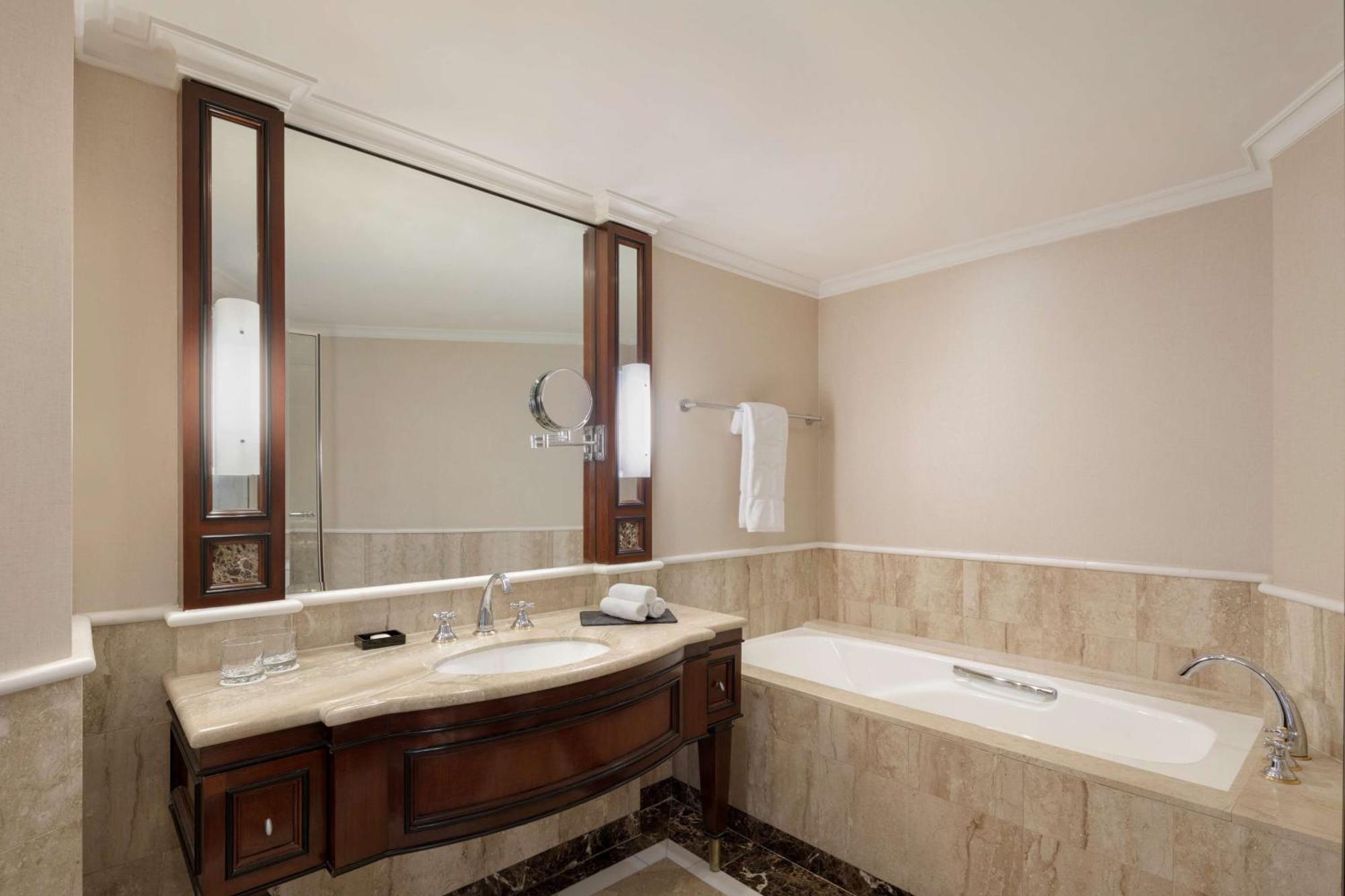 Grand Premier Zimmer Sydney Harbour
